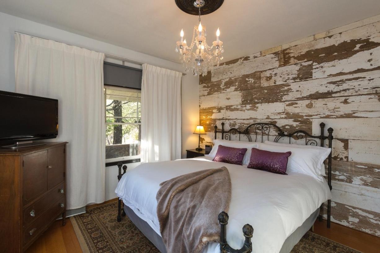 Bed And Barrel At Stonehouse Cellars Bed & Breakfast Clearlake Oaks Exterior photo