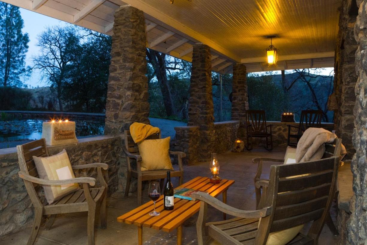 Bed And Barrel At Stonehouse Cellars Bed & Breakfast Clearlake Oaks Exterior photo