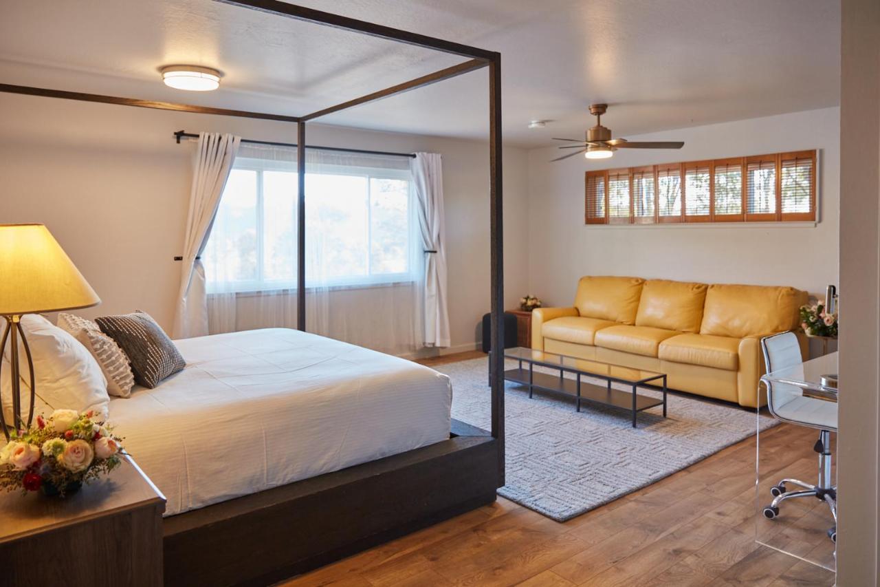 Bed And Barrel At Stonehouse Cellars Bed & Breakfast Clearlake Oaks Exterior photo