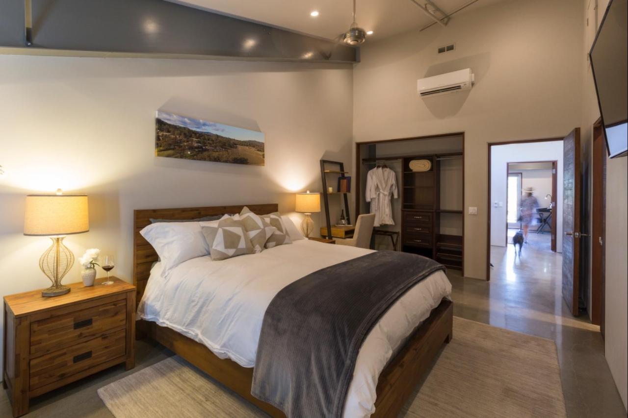 Bed And Barrel At Stonehouse Cellars Bed & Breakfast Clearlake Oaks Exterior photo