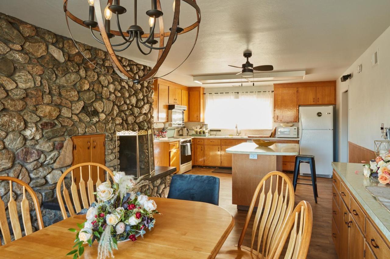 Bed And Barrel At Stonehouse Cellars Bed & Breakfast Clearlake Oaks Exterior photo