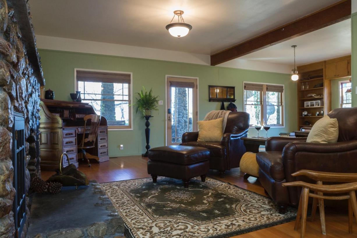 Bed And Barrel At Stonehouse Cellars Bed & Breakfast Clearlake Oaks Exterior photo